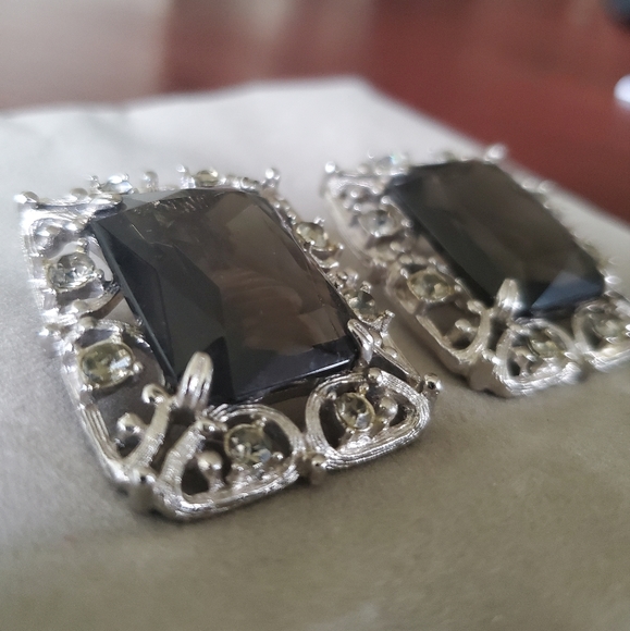 Vintage Sarah Coventry 1950s gray clip on earrings - Picture 3 of 6